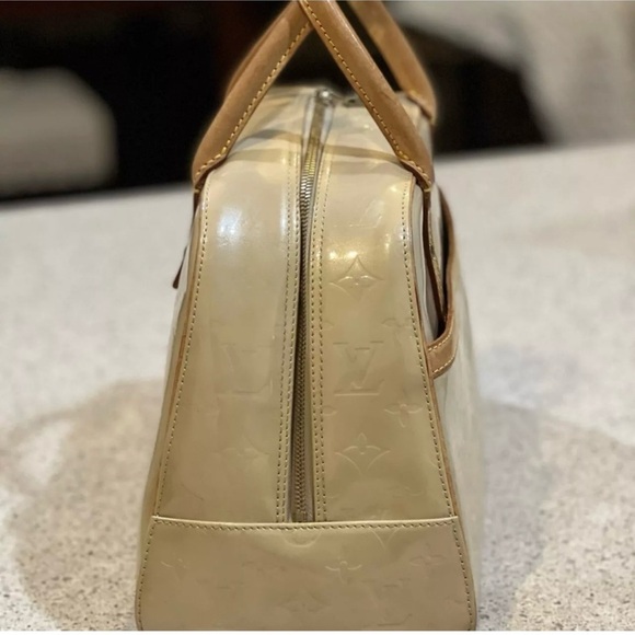 Louis Vuitton Tompkins Vernis BA0013 Elegant Cream and Tan Women's Handbag - Picture 5 of 16